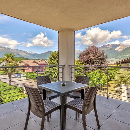 Family With Pool And Amazing Panoramic Penthouse Сasa de vacaciones Colico