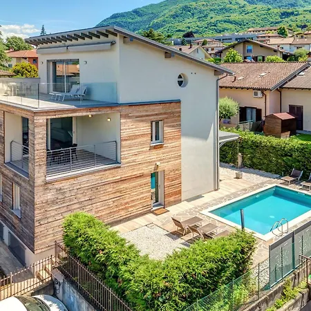 Family With Pool And Amazing Panoramic Penthouse 콜리코