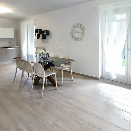 Family With Pool And Amazing Panoramic Penthouse Colico