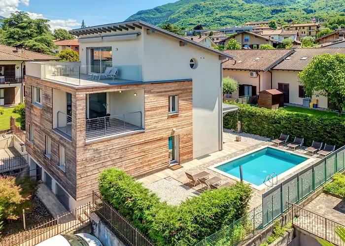 Family With Pool And Amazing Panoramic Penthouse Colico