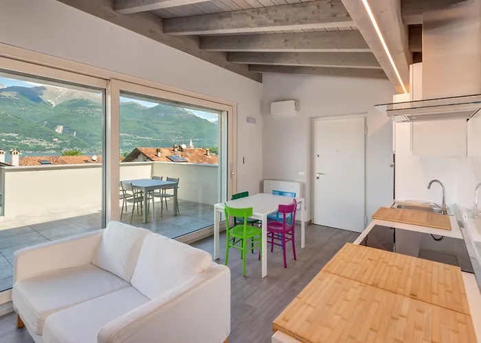 Family With Pool And Amazing Panoramic Penthouse Semesterbostad Colico