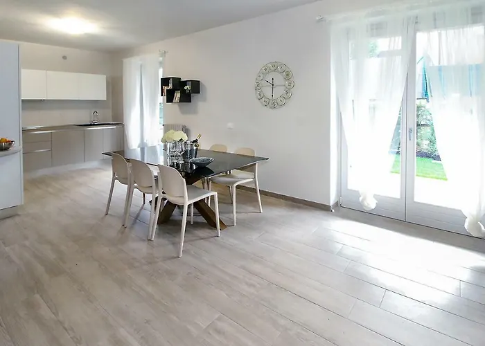 Family With Pool And Amazing Panoramic Penthouse Colico